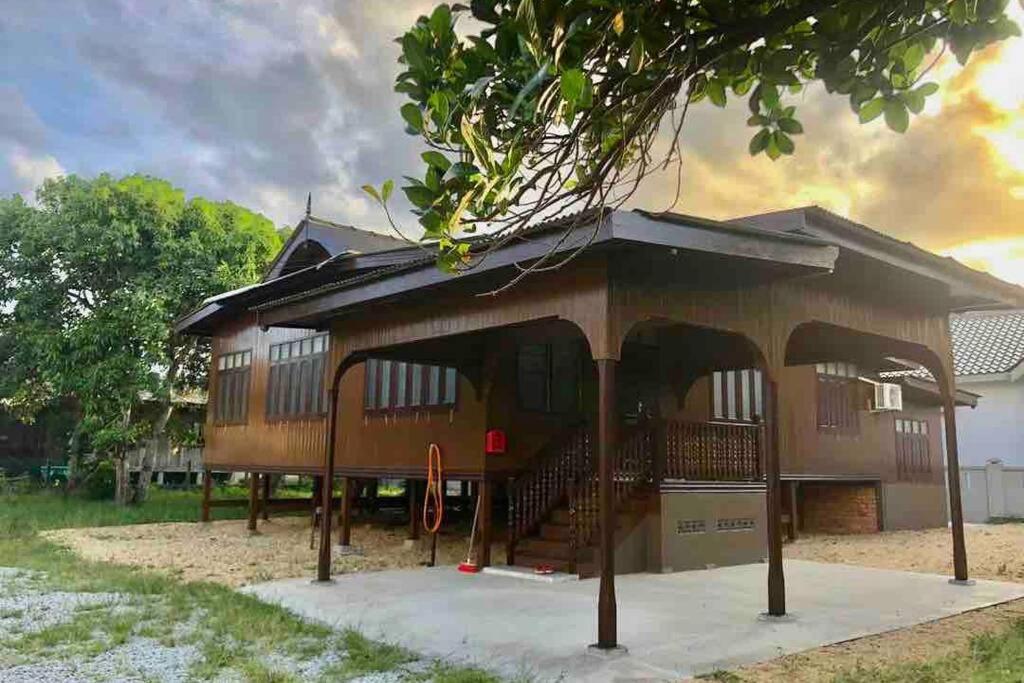 De Rhumaa Homestay كُوالا تيرينغانو المظهر الخارجي الصورة