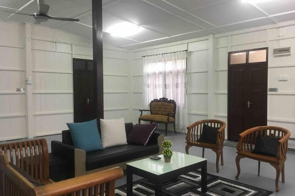 De Rhumaa Homestay كُوالا تيرينغانو المظهر الخارجي الصورة
